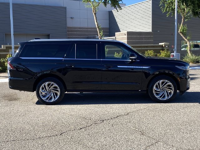 Used 2025 Lincoln Navigator L Reserve AWD/4WD image 8
