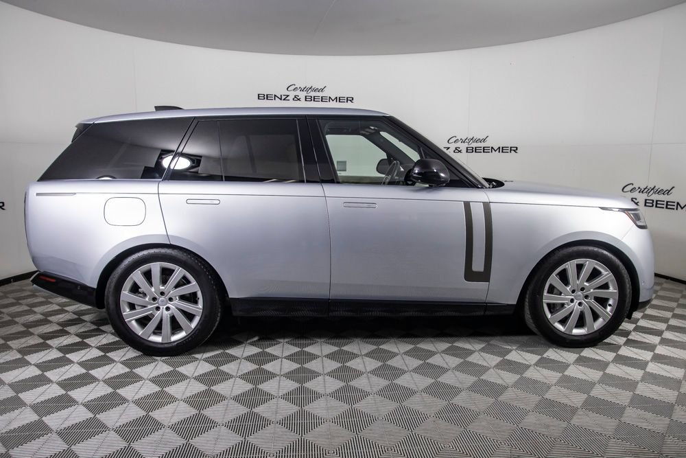 Used 2024 Land Rover Range Rover SE AWD/4WD image 3