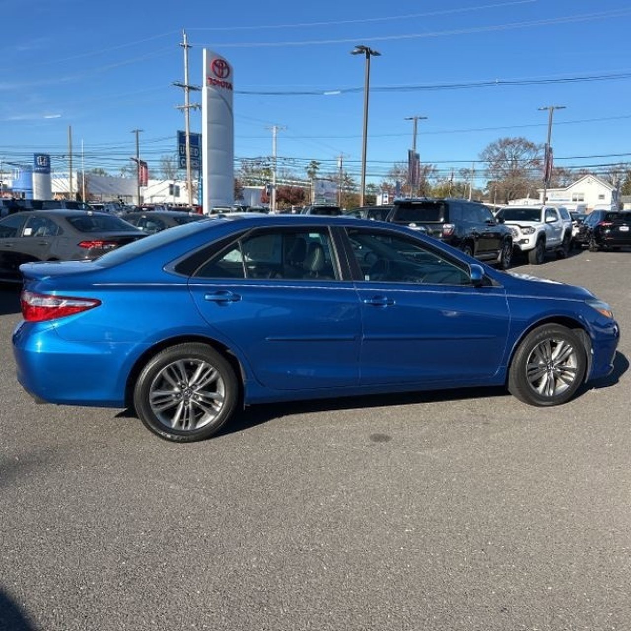 Used 2017 Toyota Camry SE image 10