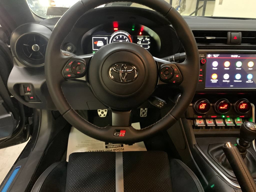 Used 2026 Toyota GR86 Premium w/ ALL Weather Mat Package (TMS) RWD image 17