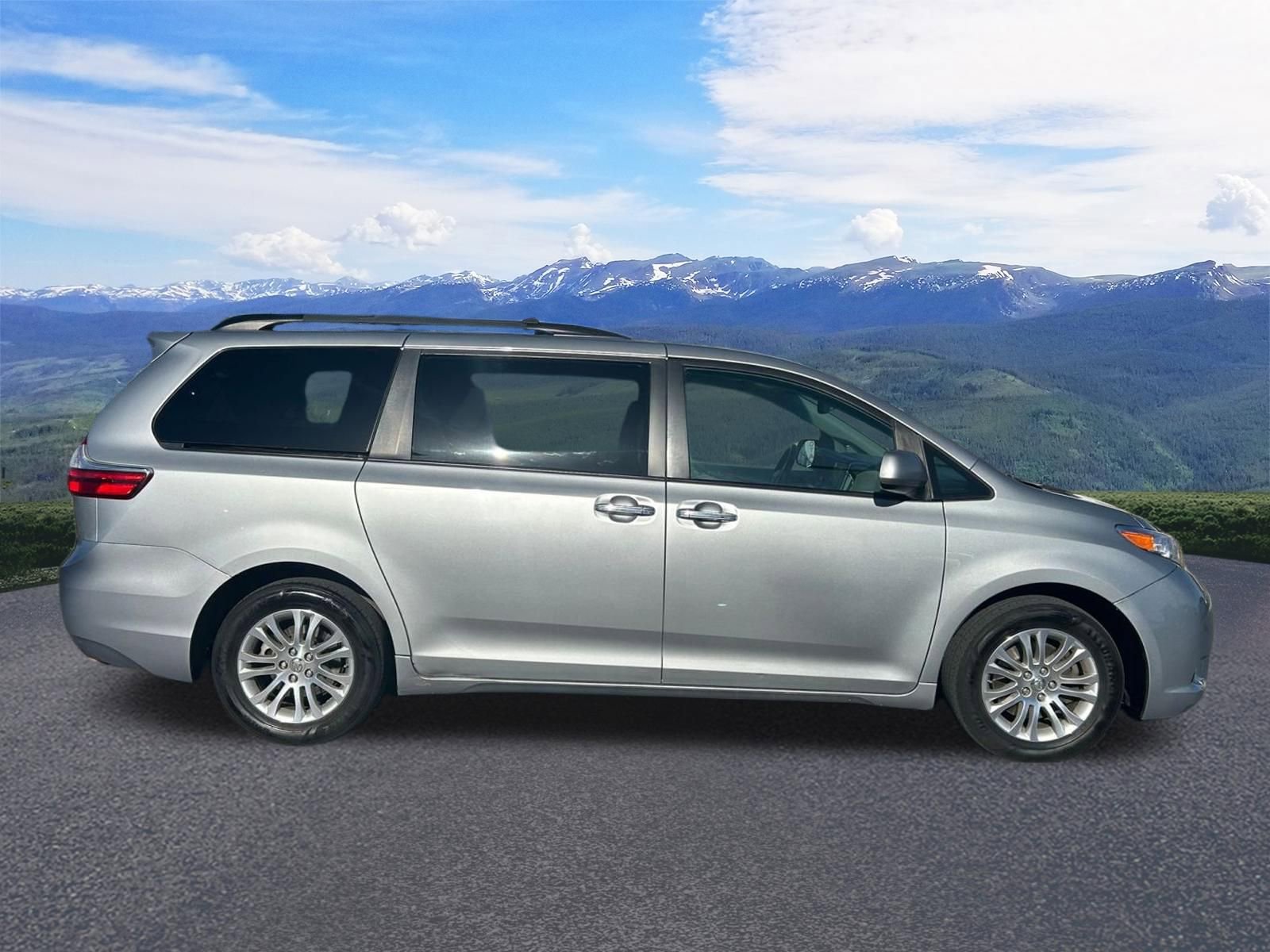 Used 2016 Toyota Sienna XLE FWD image 7