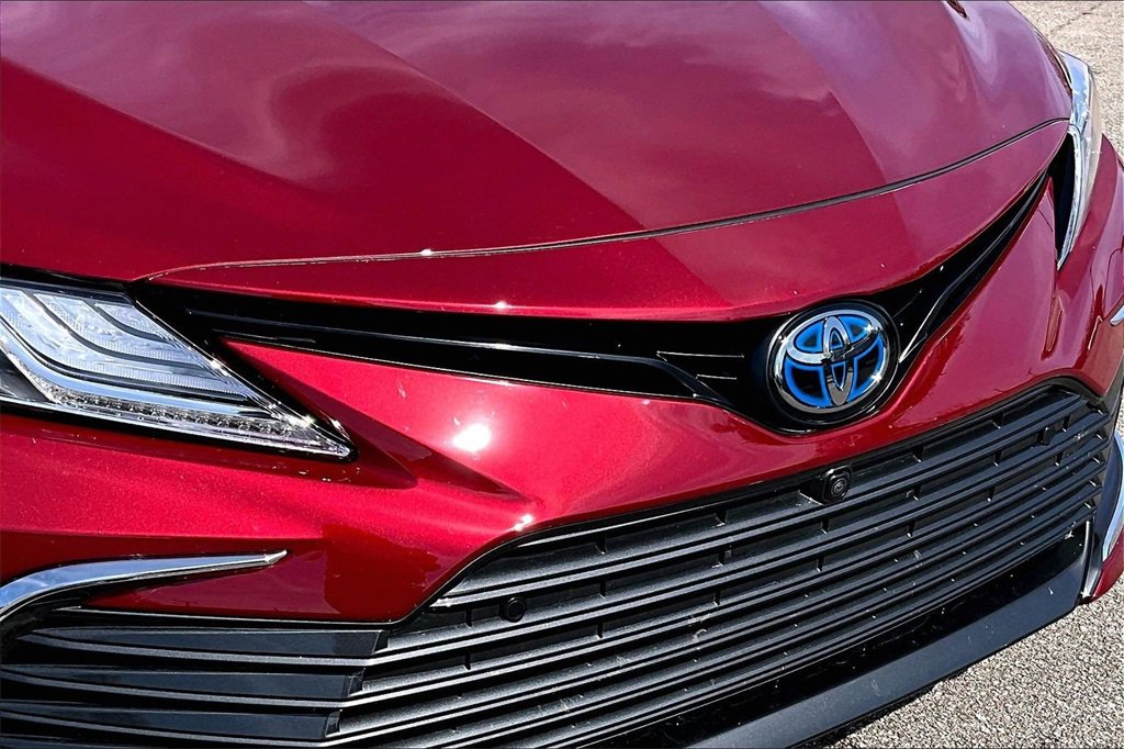 Used 2022 Toyota Camry XLE w/ Navigation Upgrade Package image 27