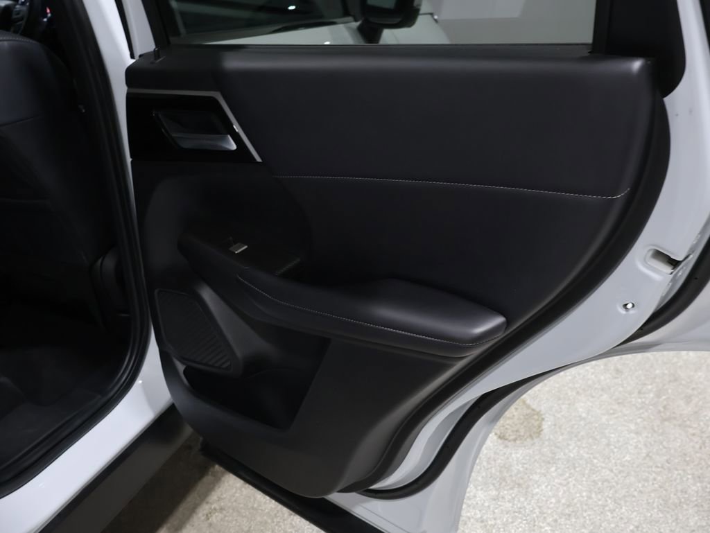 Used 2024 Mitsubishi Outlander SE image 23