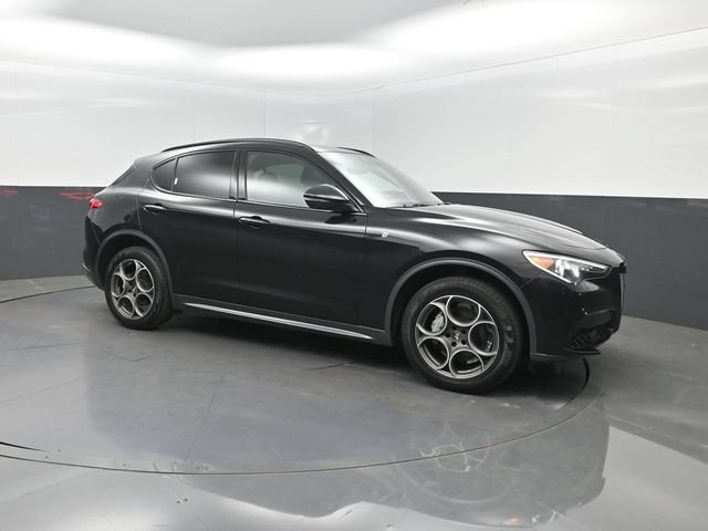 Used 2023 Alfa Romeo Stelvio Ti AWD/4WD image 30
