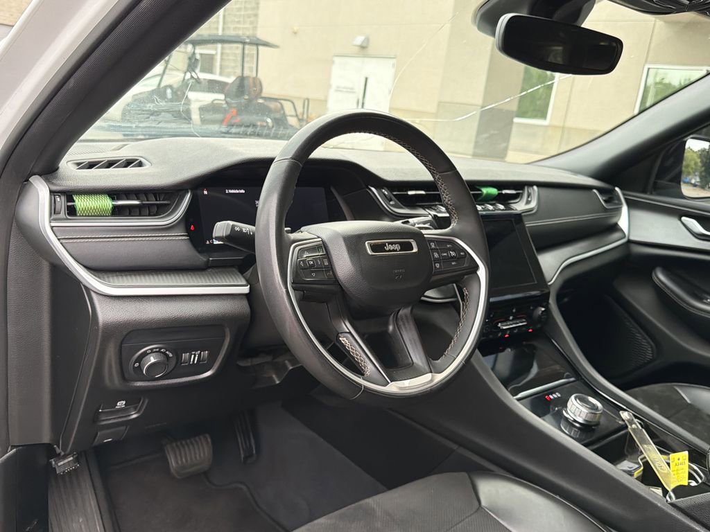 Used 2023 Jeep Grand Cherokee Altitude AWD/4WD image 10