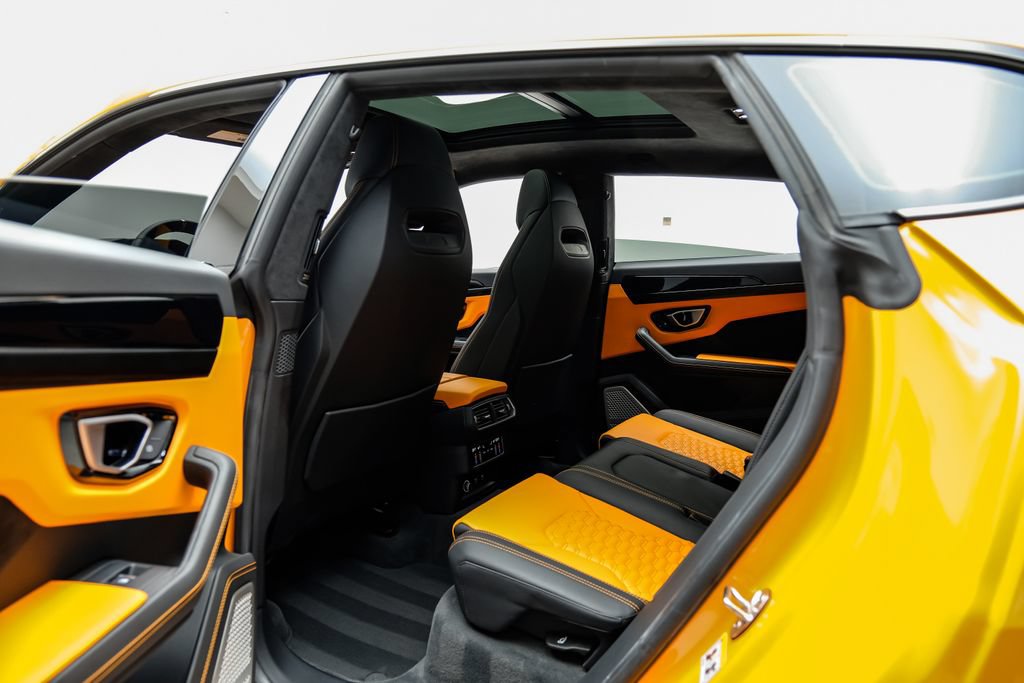 Used 2022 Lamborghini Urus AWD/4WD image 47