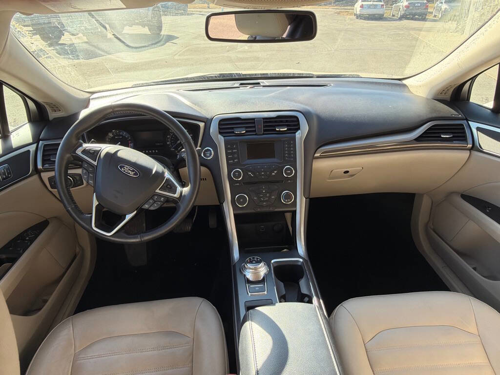 Used 2017 Ford Fusion SE image 10