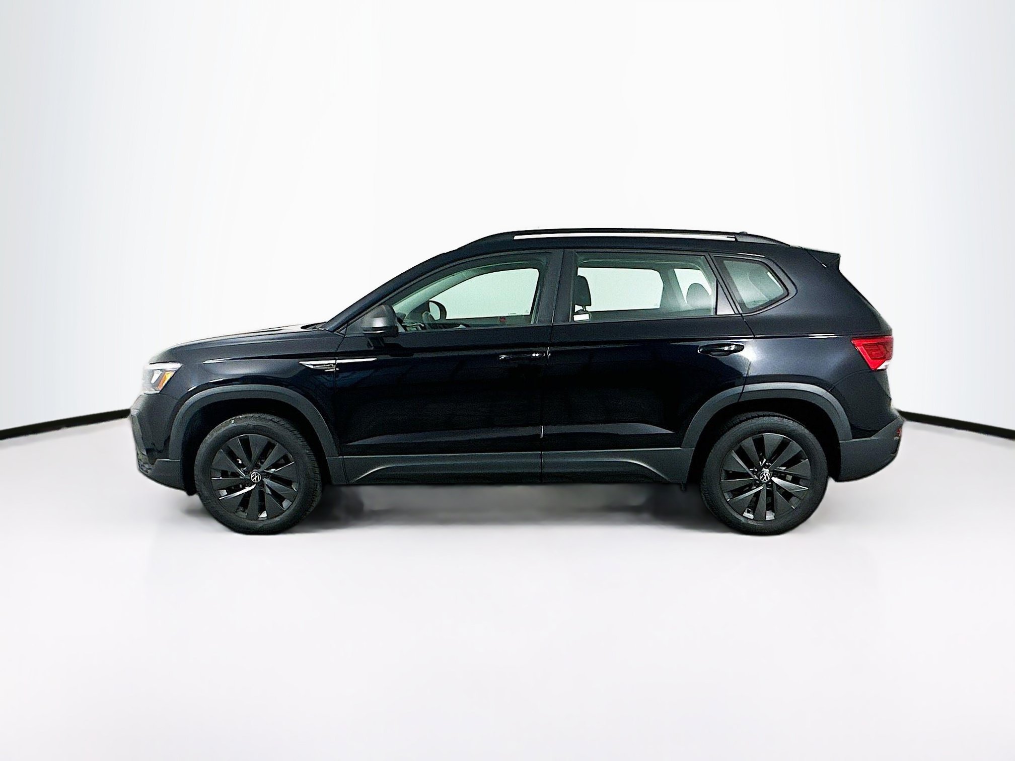 Used 2024 Volkswagen Taos S FWD image 4