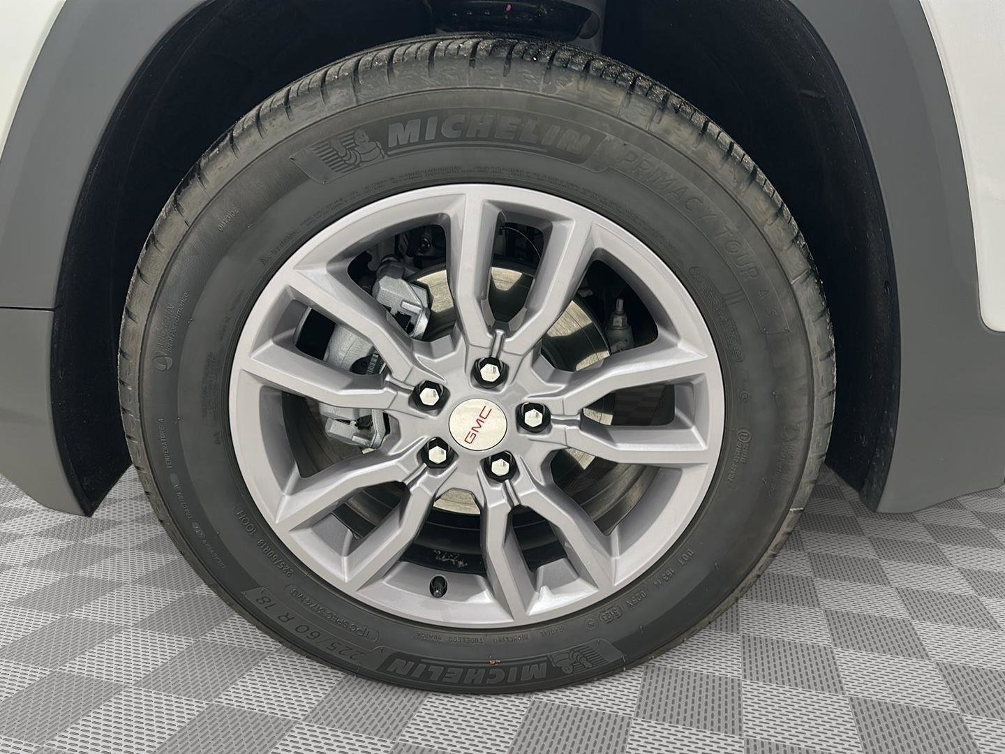 Used 2024 GMC Terrain SLT w/ Tech Package image 30