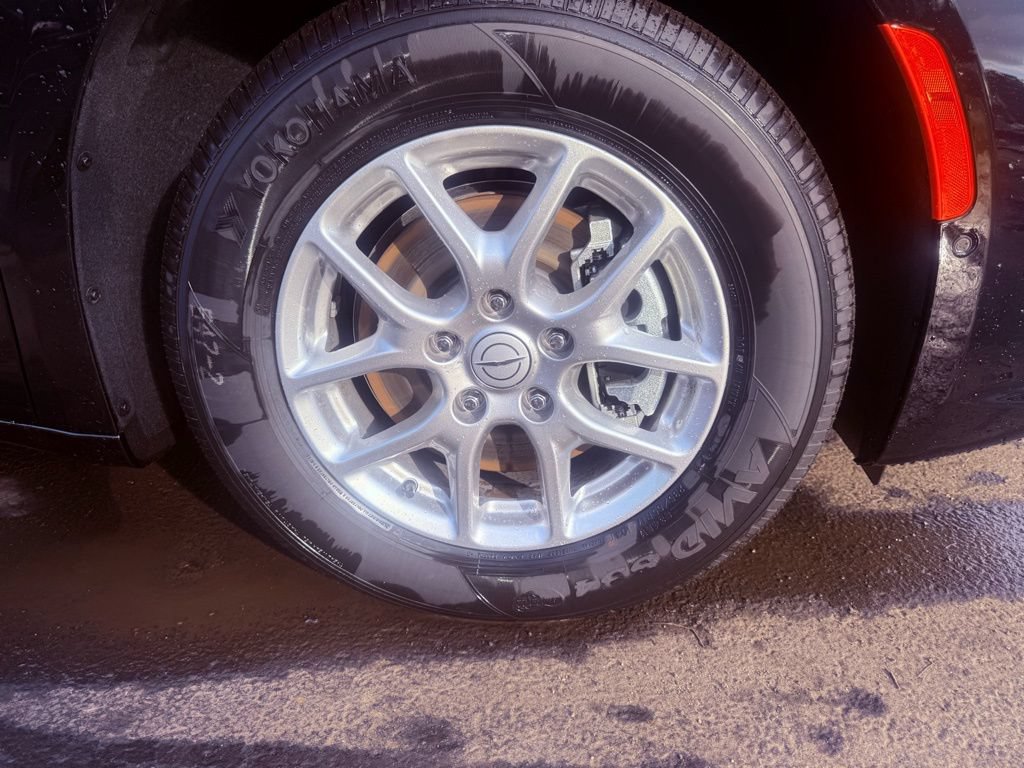 New 2026 Chrysler Pacifica Select FWD image 28