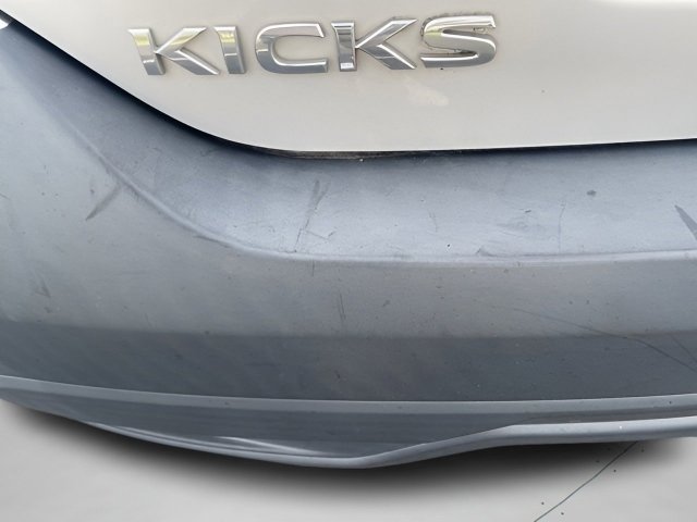 Used 2018 Nissan Kicks SV image 11