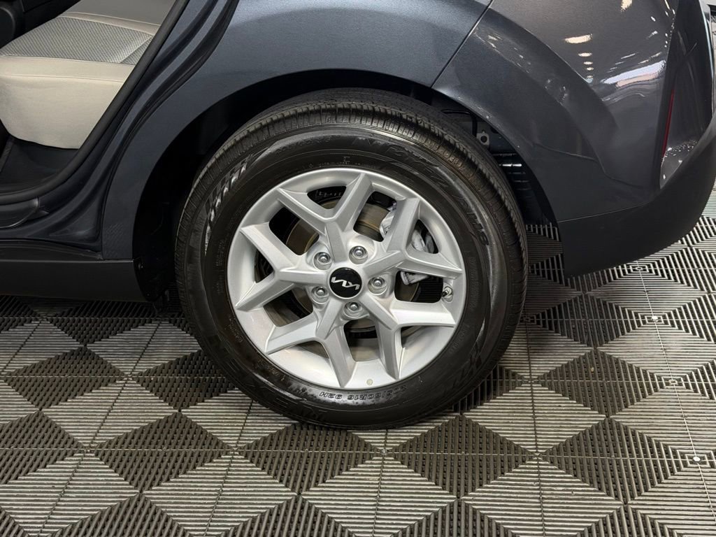 Used 2025 Kia Soul LX image 12