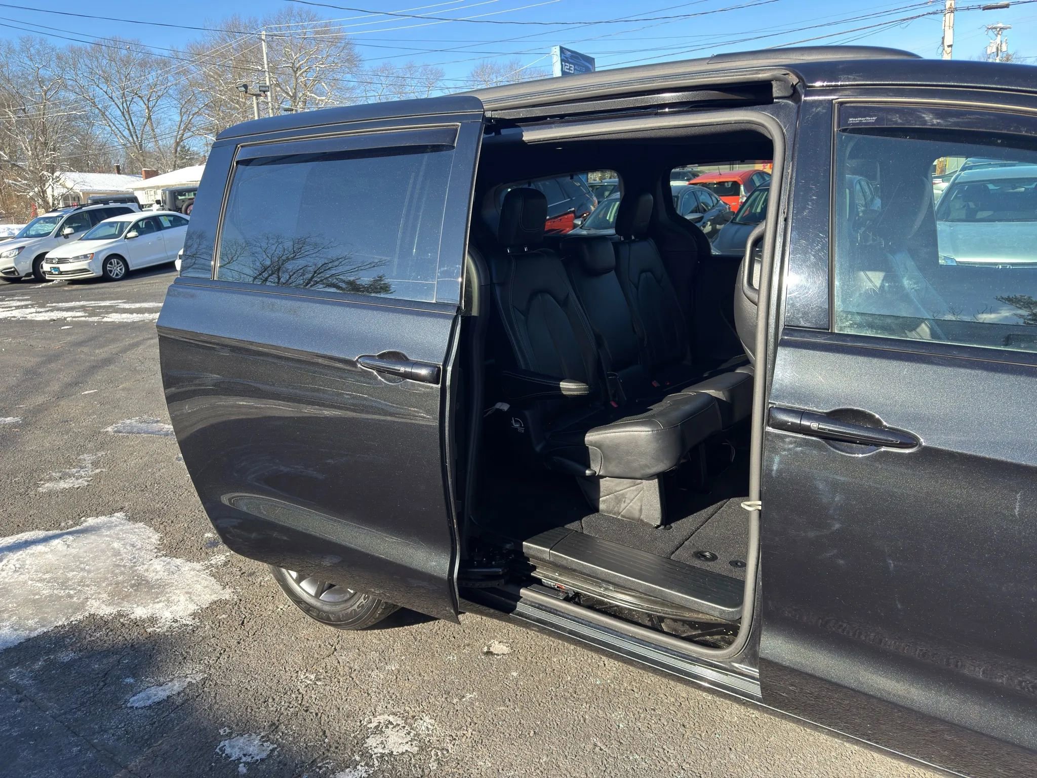 Used 2019 Chrysler Pacifica Touring-L w/ S Appearance Package image 18