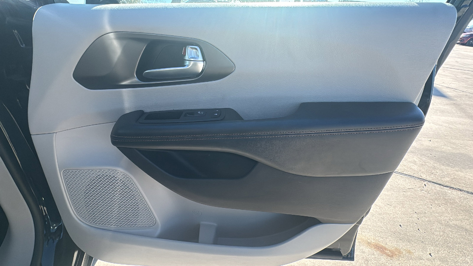 Certified 2020 Chrysler Pacifica Touring w/ Tire & Wheel Group image 26