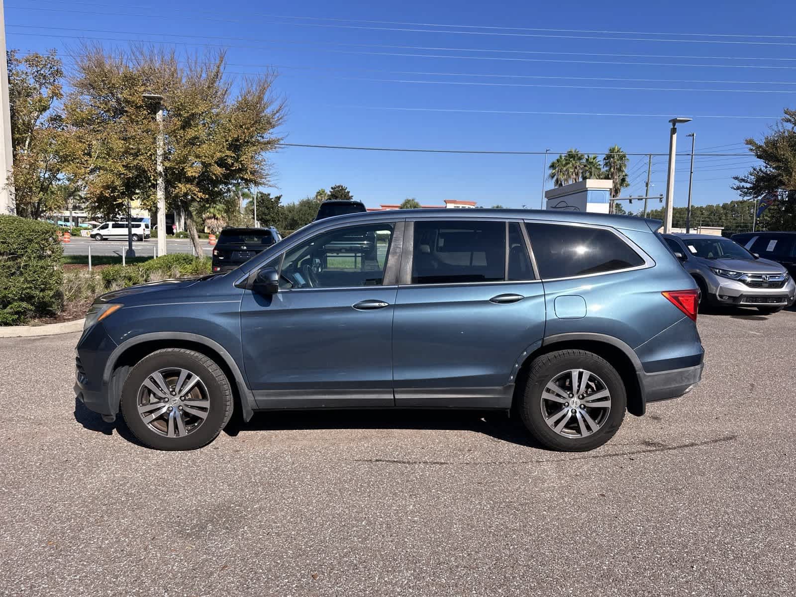 Used 2017 Honda Pilot EX-L image 3
