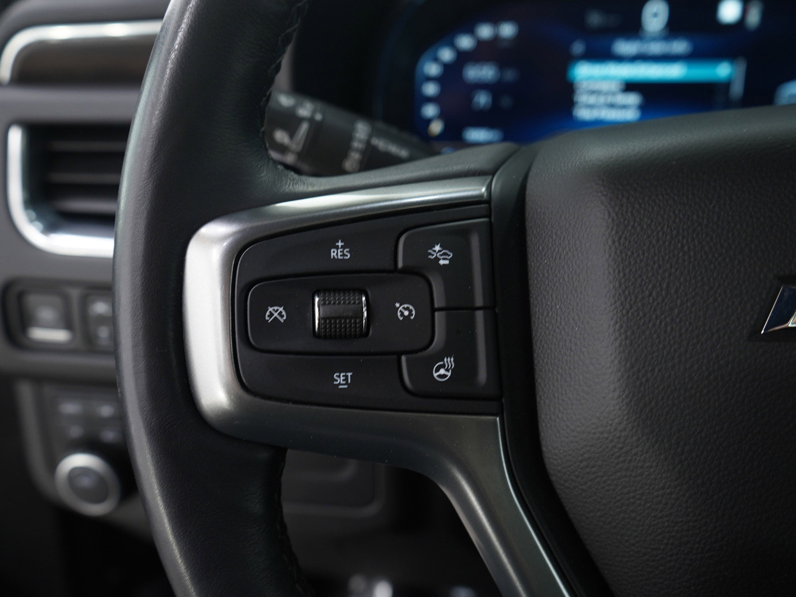 Used 2022 Chevrolet Suburban LT w/ Luxury Package image 29