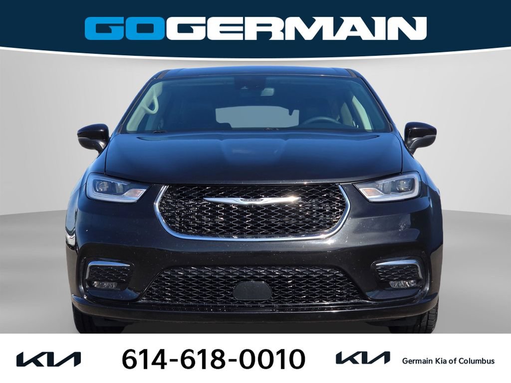 Used 2023 Chrysler Pacifica Touring-L FWD image 2