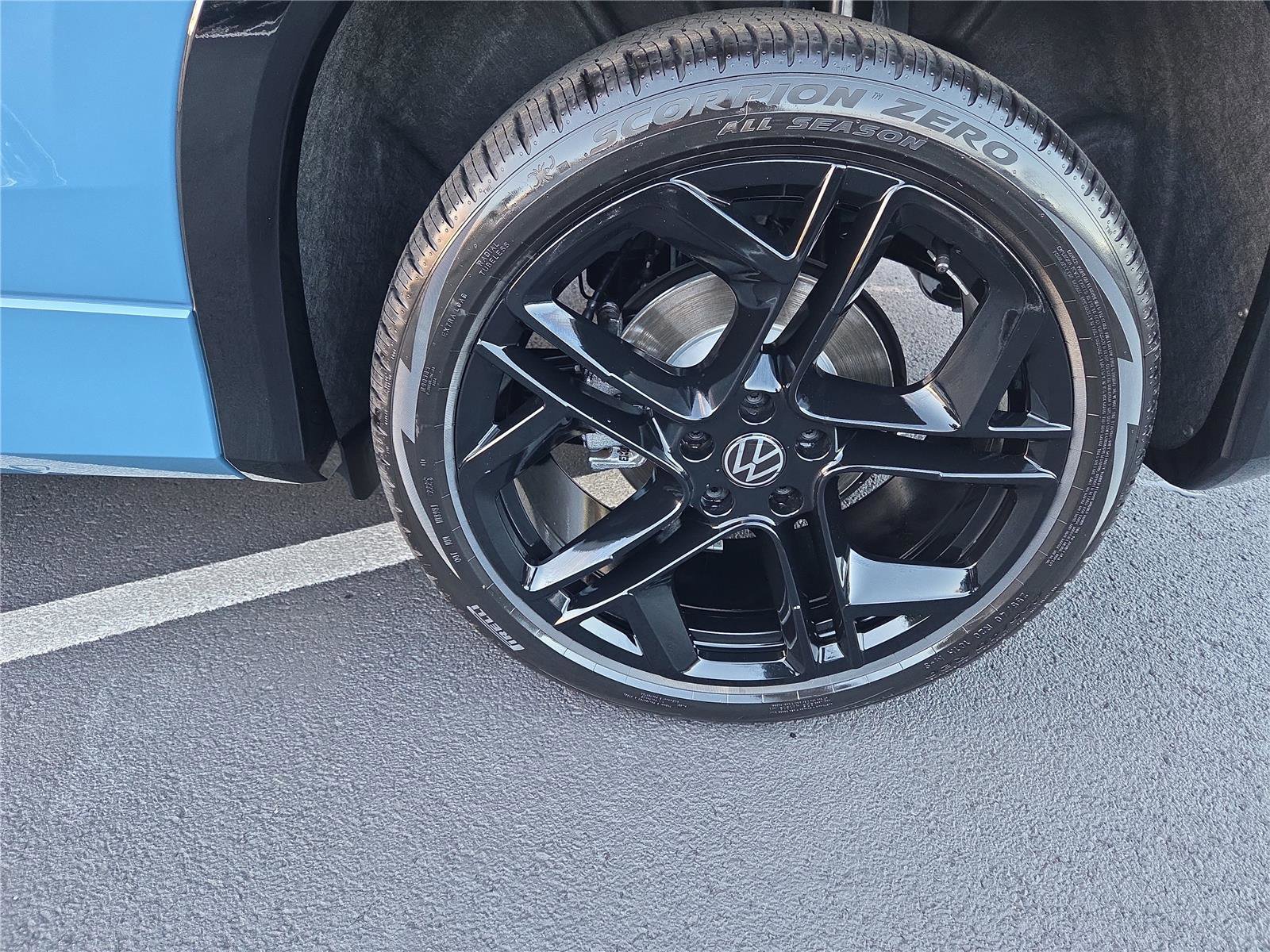 New 2025 Volkswagen Tiguan SE R-Line image 28