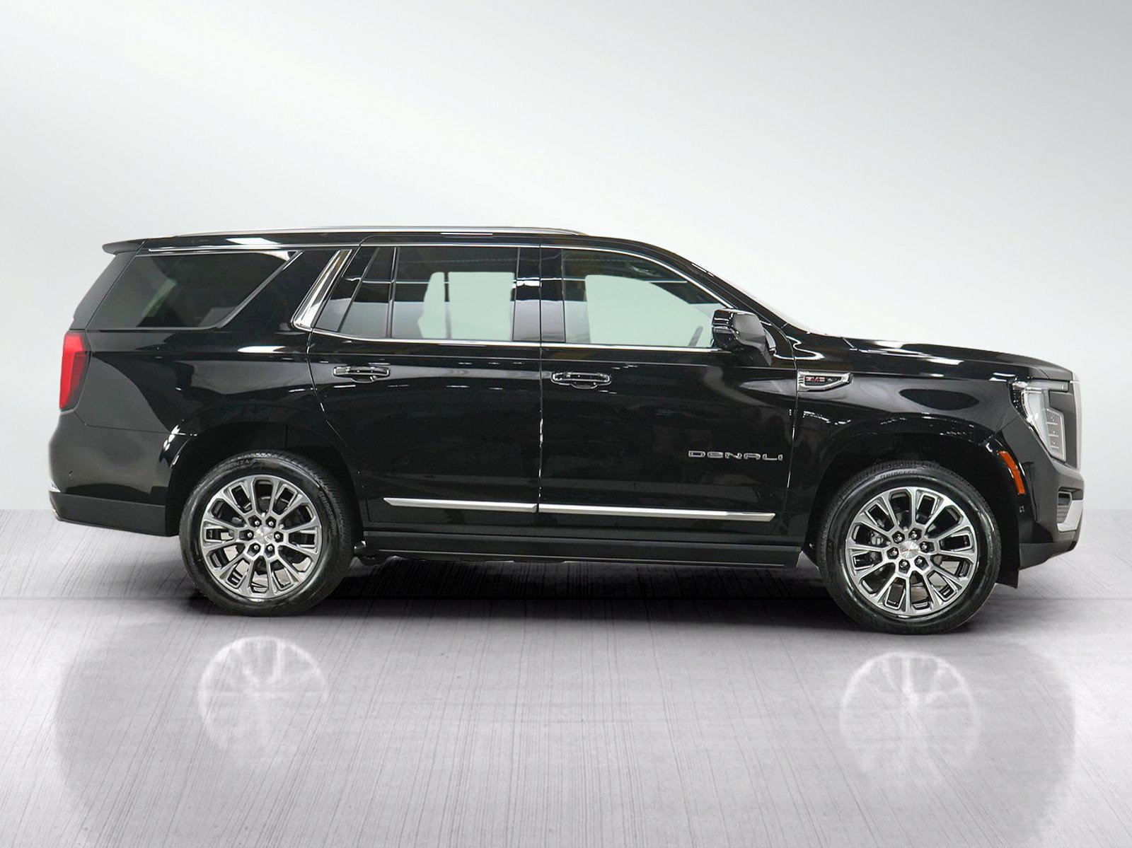 Used 2025 GMC Yukon Denali w/ Denali Reserve Package AWD/4WD image 6
