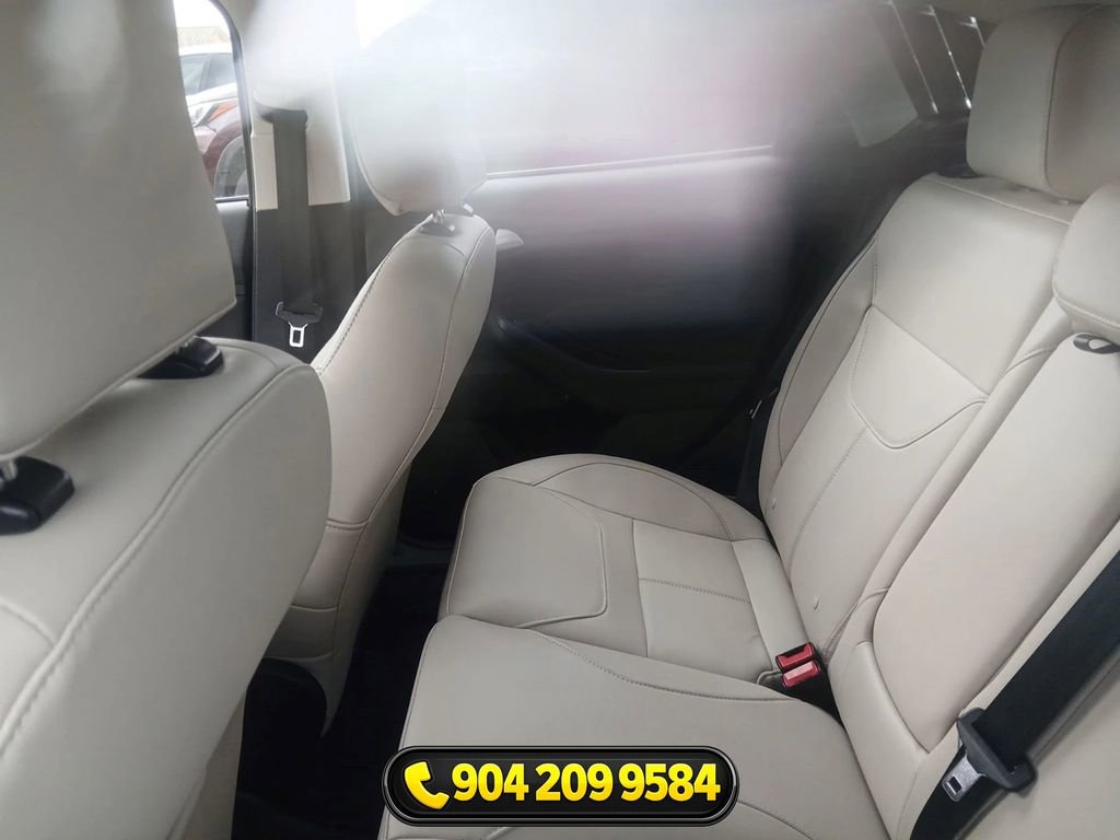 Used 2017 Ford Focus Titanium FWD image 4