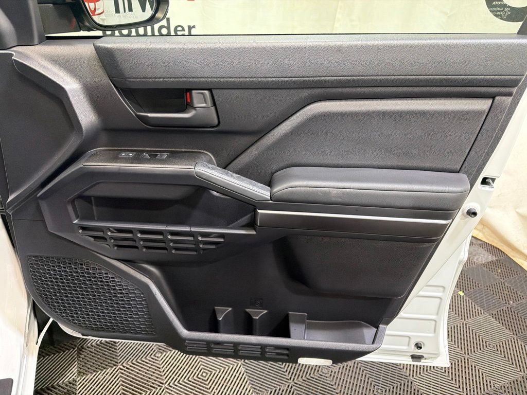 Used 2025 Toyota 4Runner SR5 AWD/4WD image 11