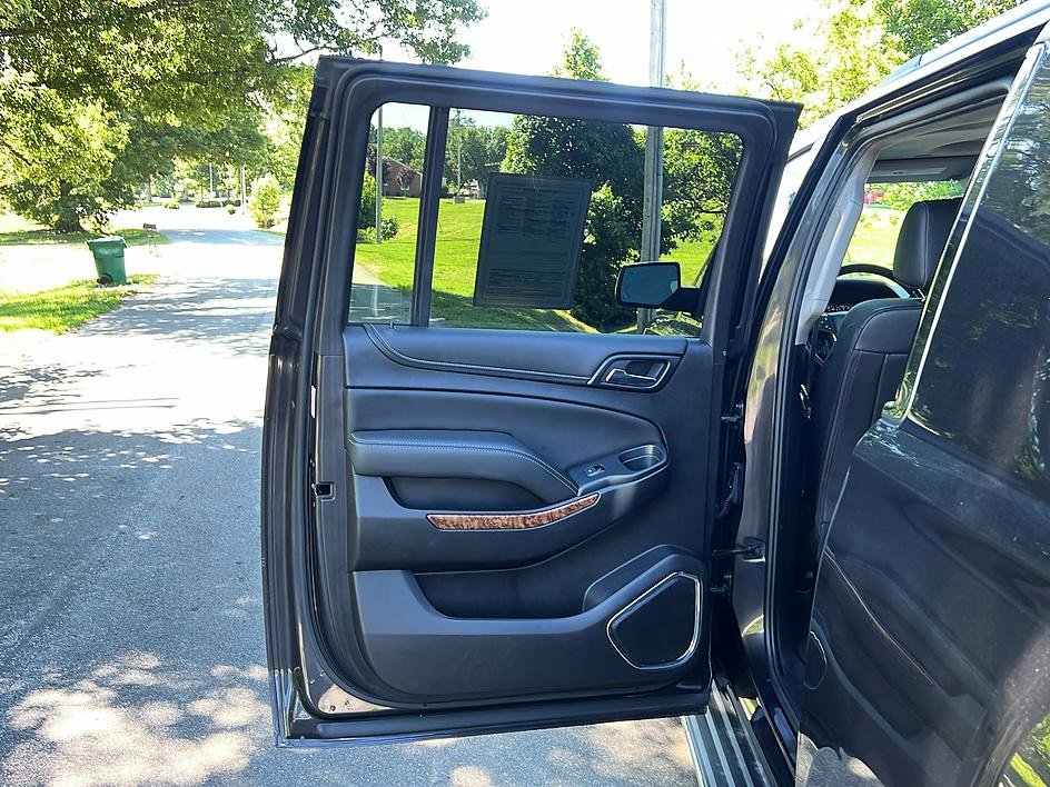 Used 2017 Chevrolet Suburban Premier AWD/4WD image 30