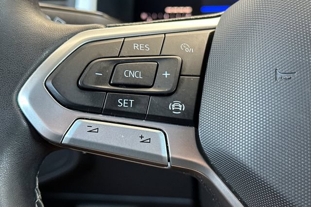 Used 2023 Volkswagen Atlas Cross Sport SE AWD/4WD image 25
