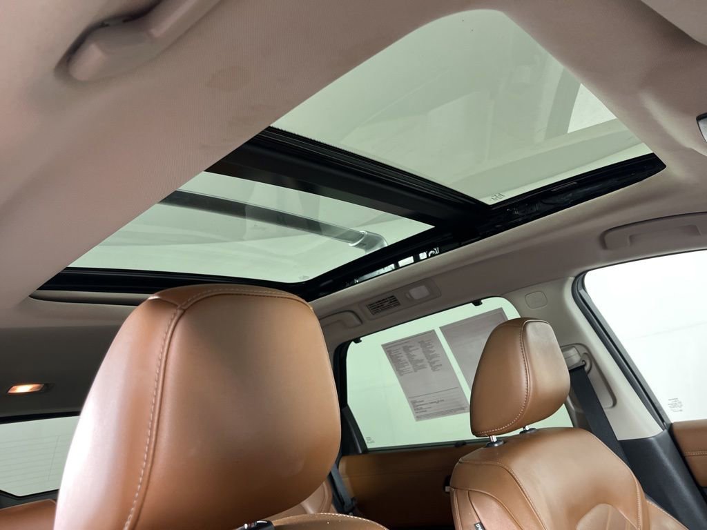 Used 2024 Nissan Pathfinder Platinum w/ Cargo Package image 6