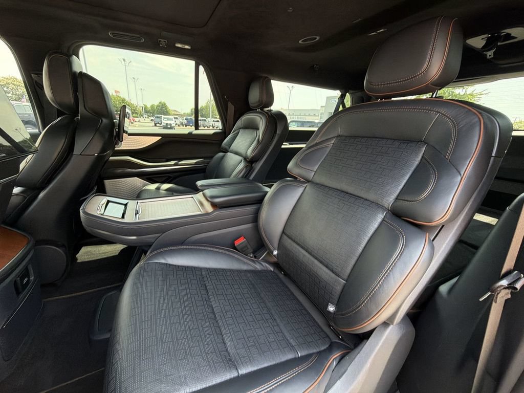 Used 2025 Lincoln Navigator L Black Label AWD/4WD image 27