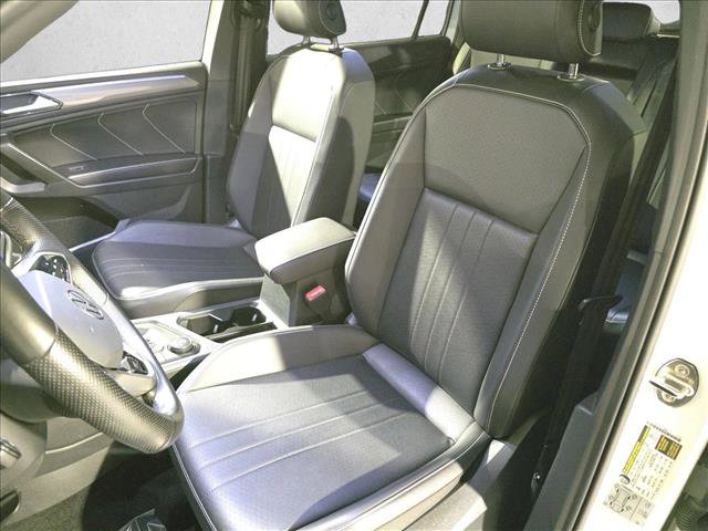 Used 2022 Volkswagen Tiguan SE R-Line image 16