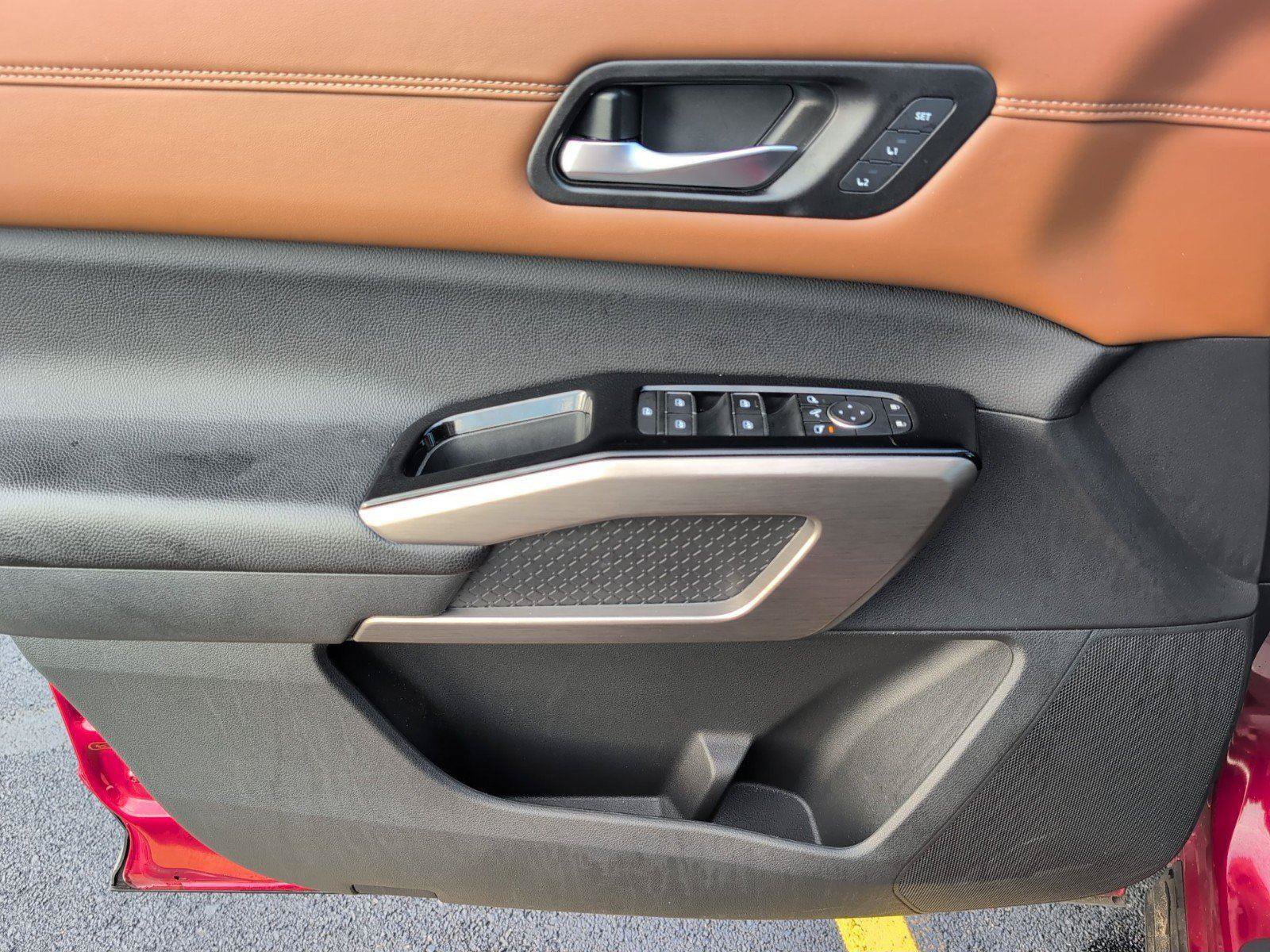 Used 2023 Nissan Pathfinder Platinum FWD image 19