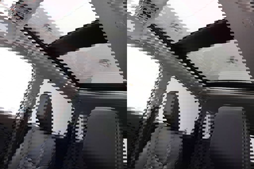 Used 2023 Nissan Rogue SV w/ SV Premium Package image 17