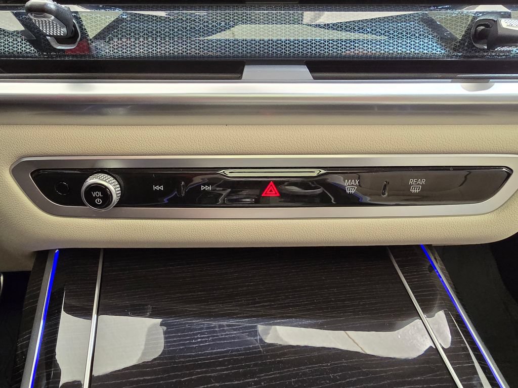 Used 2025 BMW X7 xDrive40i w/ Executive Package AWD/4WD image 20