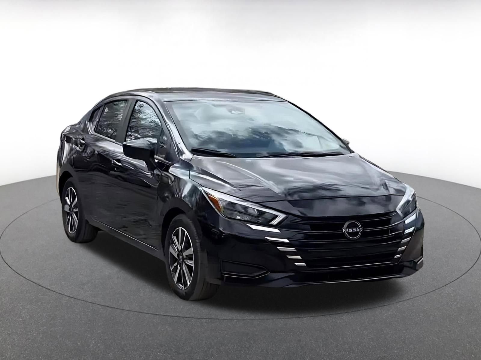 Used 2025 Nissan Versa SV FWD image 3