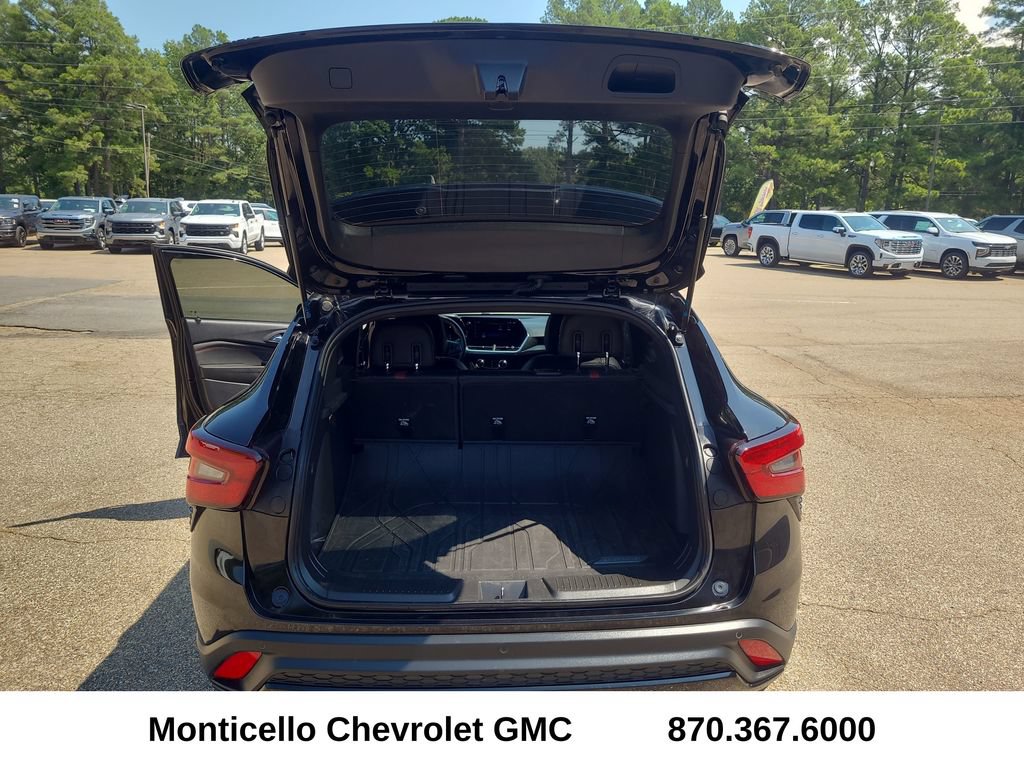 Used 2025 Chevrolet Trax RS w/ Driver Confidence Package FWD image 28