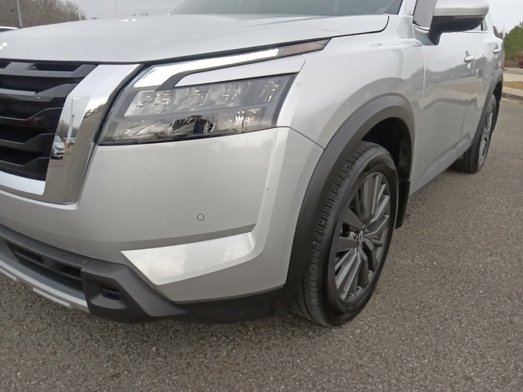 Used 2025 Nissan Pathfinder SL w/ SL Premium Package image 9