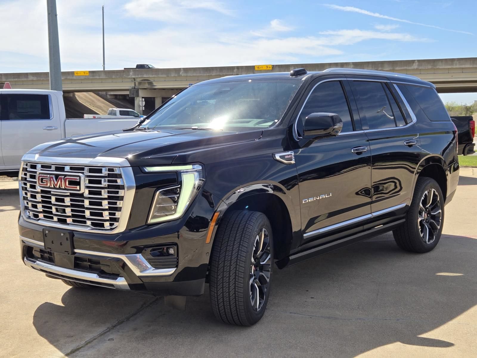 New 2026 GMC Yukon Denali w/ Sun & Power Step Package AWD/4WD image 2