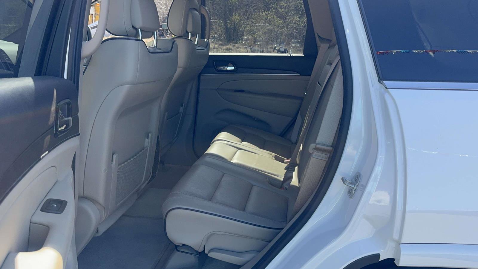 Used 2021 Jeep Grand Cherokee Overland AWD/4WD image 21