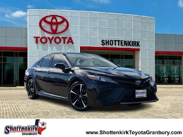 Used 2019 Toyota Camry XSE FWD image 1
