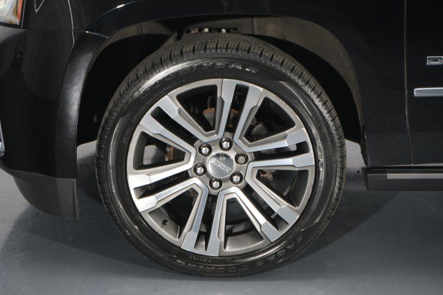 Used 2020 GMC Yukon Denali w/ Denali Premium Package image 27