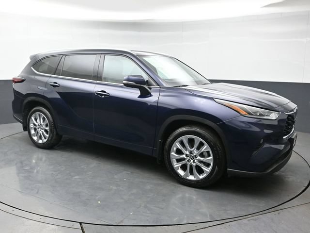 Certified 2024 Toyota Highlander Limited AWD/4WD image 8