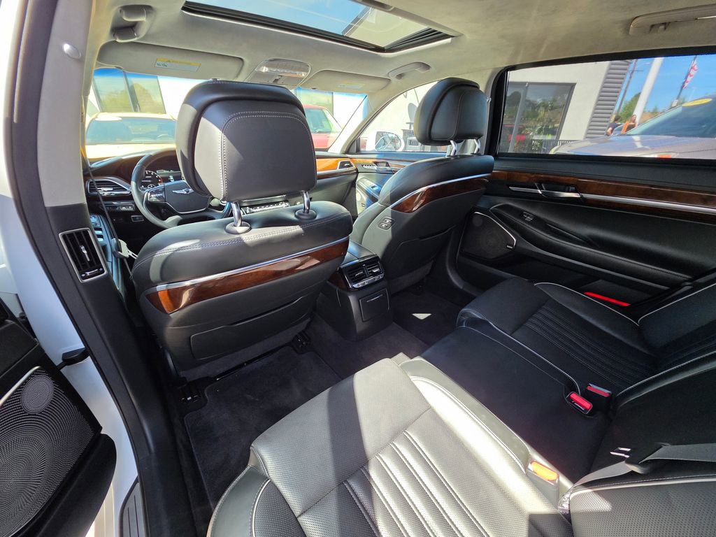 Used 2017 Genesis G90 3.3T Premium image 11