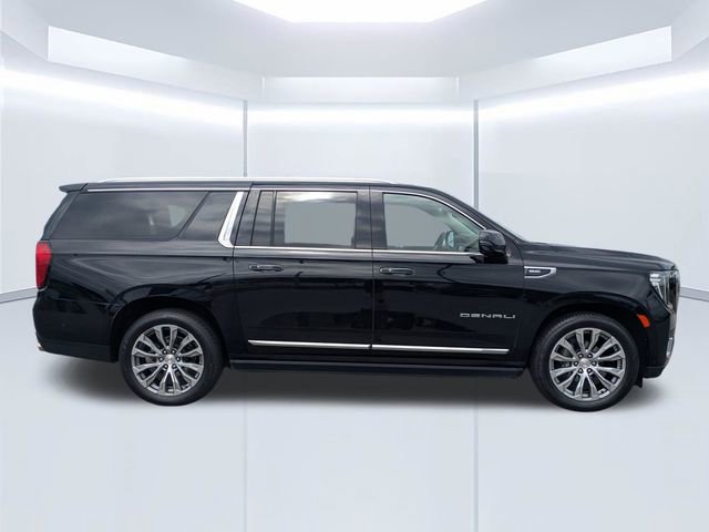 Used 2023 GMC Yukon XL Denali w/ Denali Reserve Package image 3