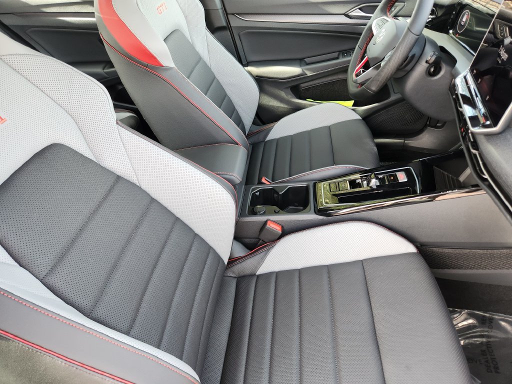 New 2026 Volkswagen GTI SE FWD image 4