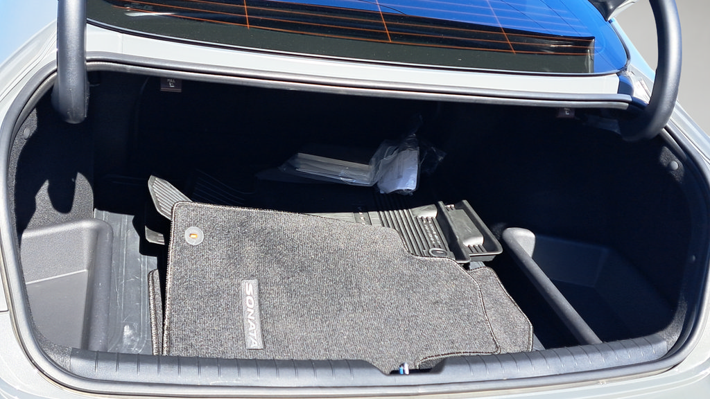 Used 2022 Hyundai Sonata Limited w/ Cargo Package FWD image 18