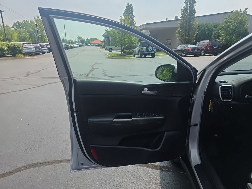 Used 2022 Kia Sportage LX AWD/4WD image 12