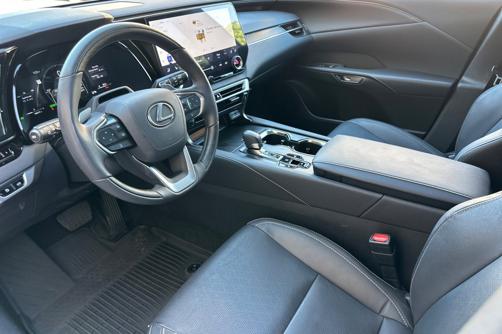 Certified 2025 Lexus RX 350 w/ Convenience Package AWD/4WD image 4