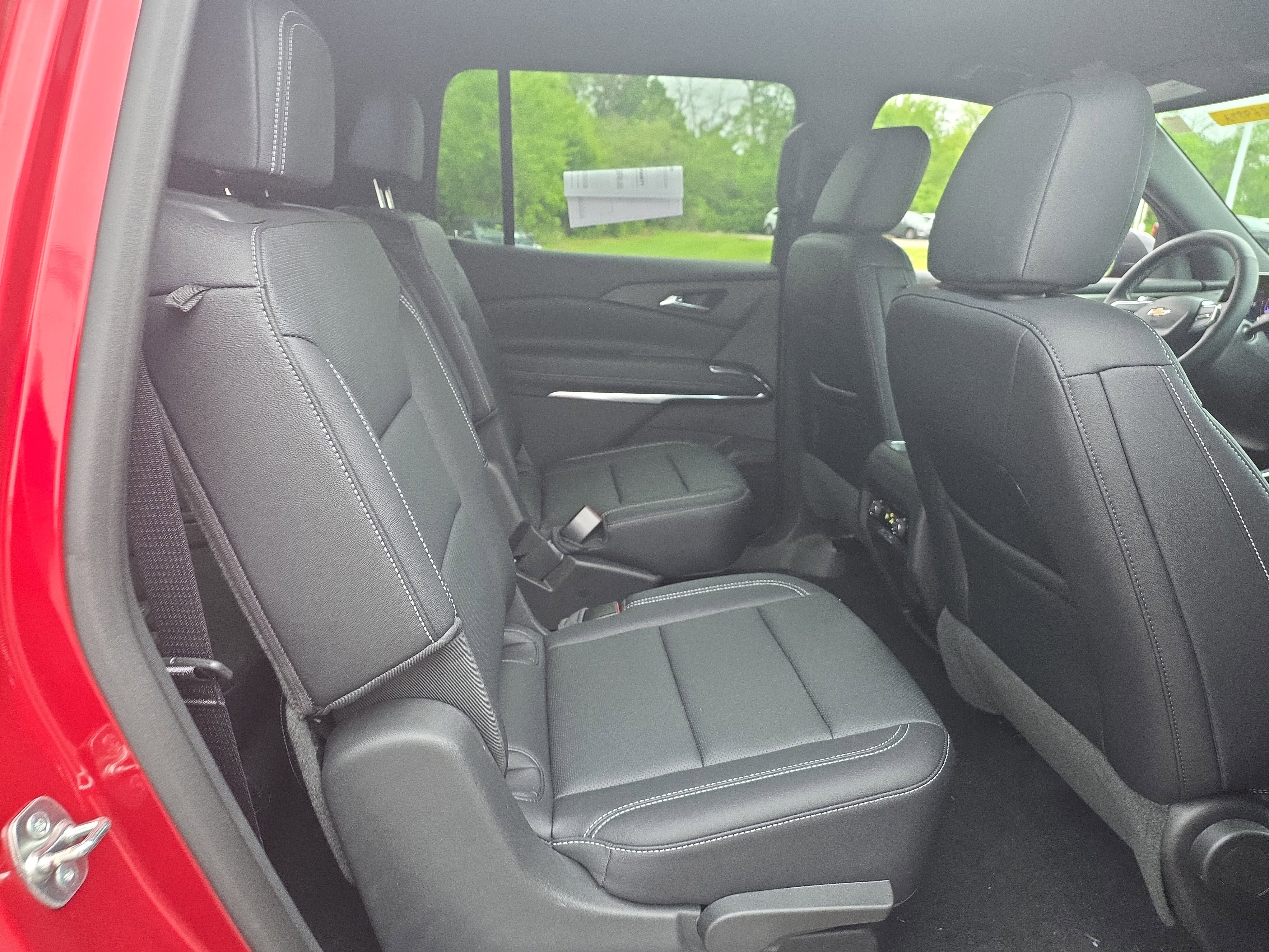 Used 2025 Chevrolet Traverse LT w/ Driver Confidence Package FWD image 10