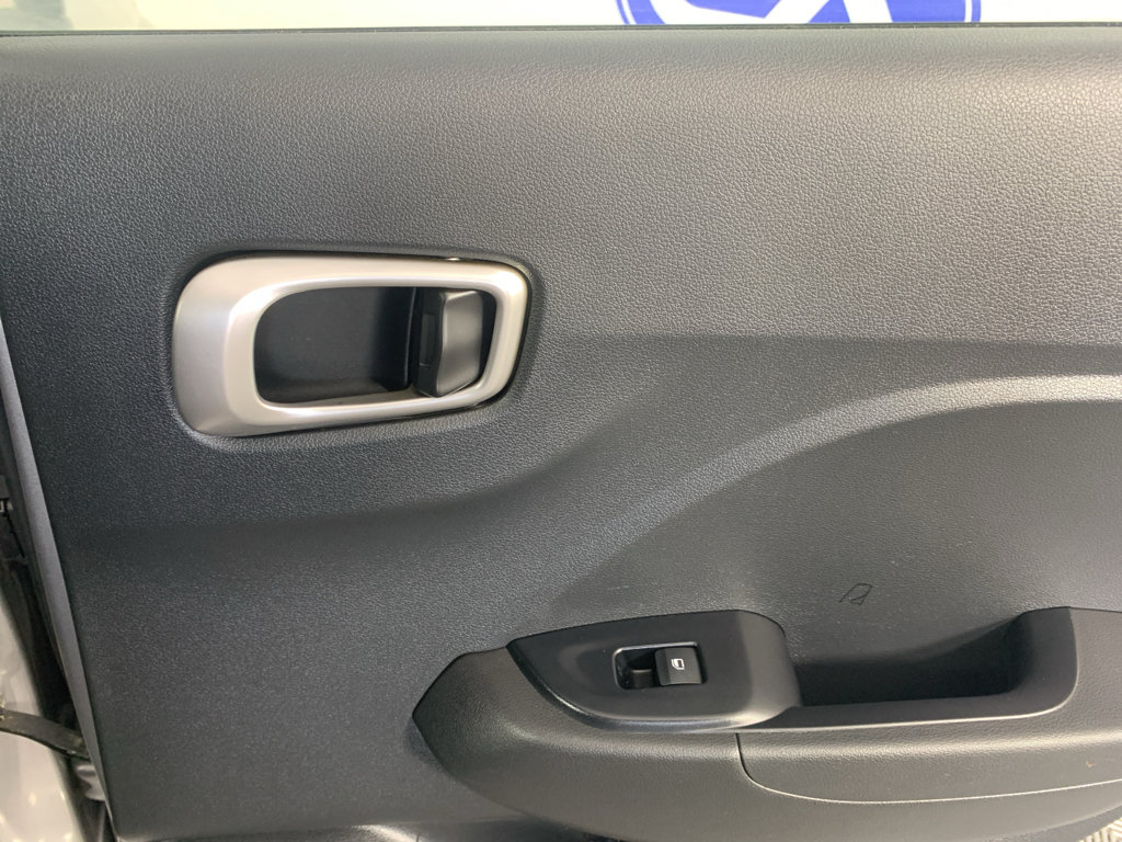 Used 2024 Hyundai Venue SEL FWD image 34