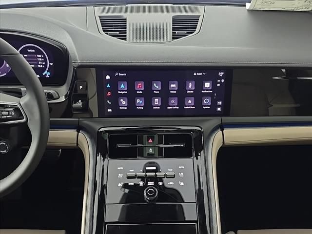 Used 2025 Porsche Panamera 4 AWD/4WD image 20